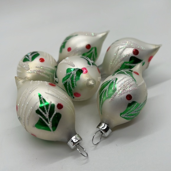 Vintage Holiday Time Set of 6 Glass Mistletoe Ornaments - Picture 3 of 5